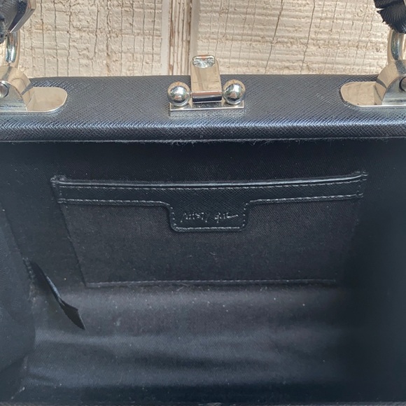 Nasty Gal box trunk crossbody - Picture 3 of 8